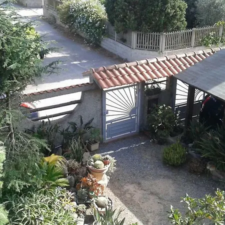 & Garden Apartment *